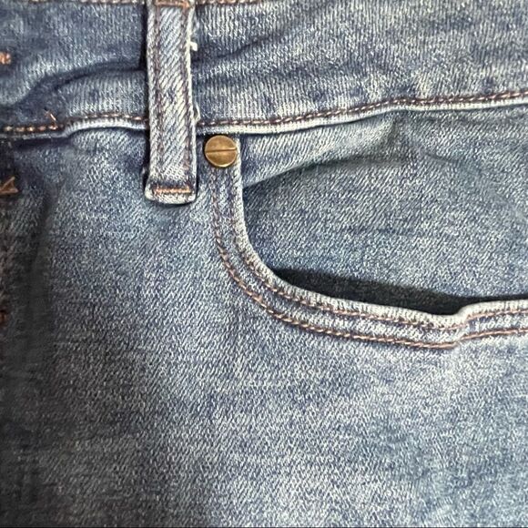 Kenneth Cole Comfort Stretch Crop Jeans - Picture 16 of 16